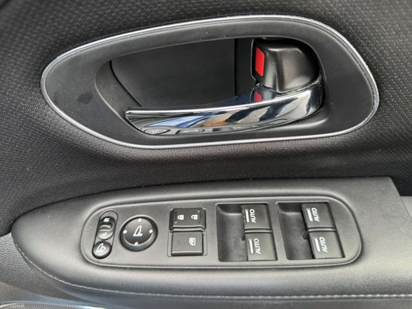 2017 Honda Vezel 1.5 Hybrid Automatic 384228360
