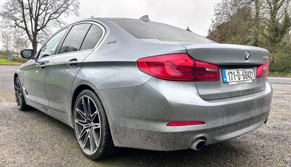 BMW 5-Series 2017 384364508