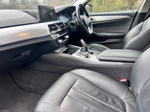 BMW 5-Series 2017 384364516