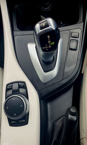 2016 BMW 1 Series 384373152