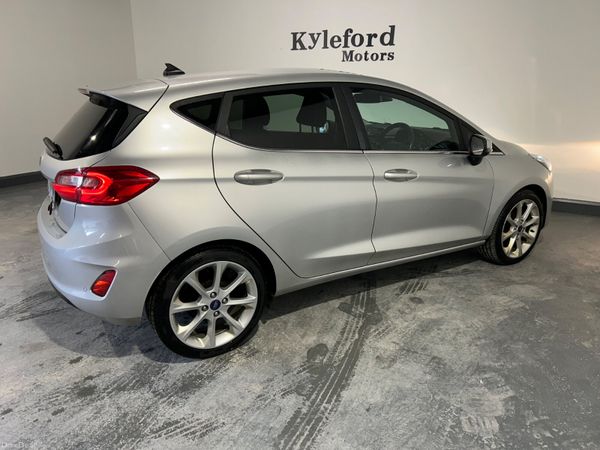 Ford Fiesta 2019 384453738