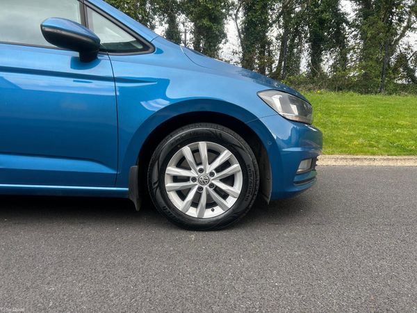 Volkswagen Touran 2017 (04/27,TAX09/26) 384455300