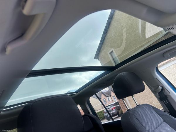 Volkswagen Touran 2017 (04/27,TAX09/26) 384455314