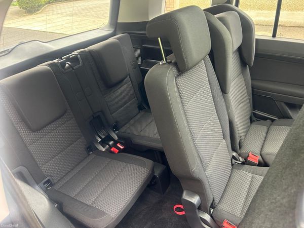 Volkswagen Touran 2017 (04/27,TAX09/26) 384455318