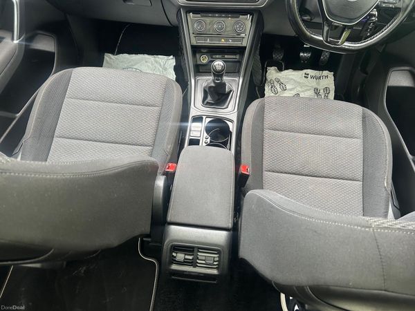 Volkswagen Touran 2017 (04/27,TAX09/26) 384455320