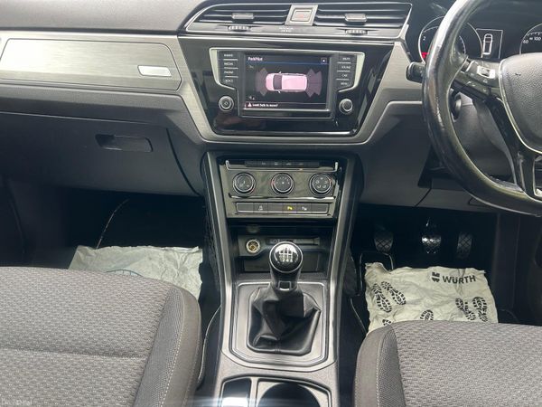 Volkswagen Touran 2017 (04/27,TAX09/26) 384455330