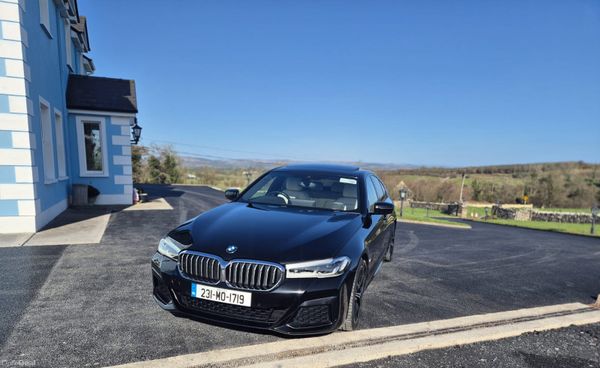 BMW 5-Series 2023 384457792