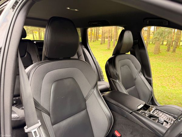 Volvo V60 2021 AWD R Design 384461698
