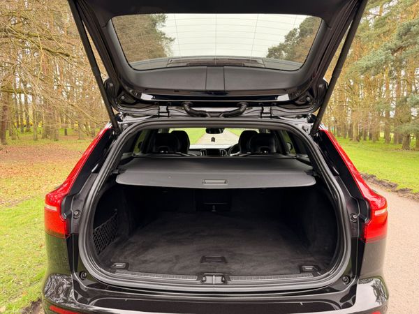 Volvo V60 2021 AWD R Design 384461706