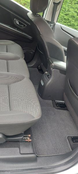 Renault Grand Scenic 2020 384462310