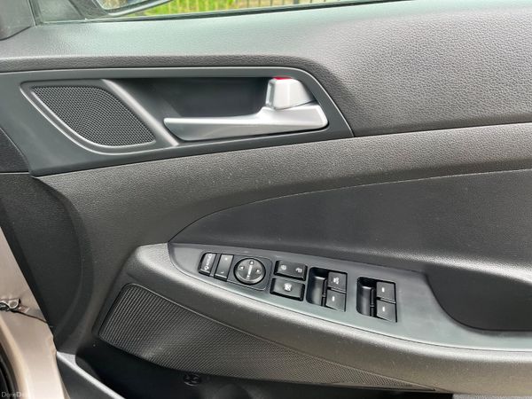 Hyundai Tucson 1.7 D Executive SE 384464778