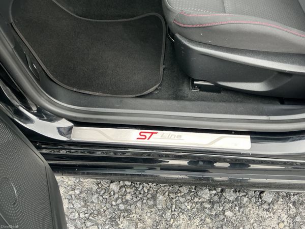 2019 FORD FOCUS ST-LINE PETROL LOW KMS 384416636