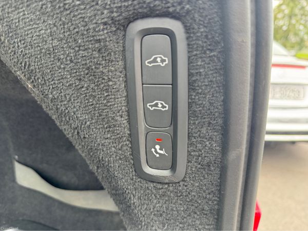 Volvo XC90 D5 AWD MOMENTUM GT 5DR AU AUTO 384432386