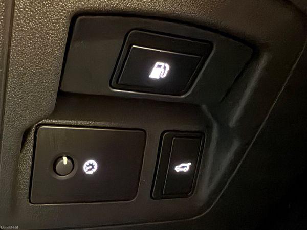 221 Land Rover Range Rover Velar P400E SE-Black-Ed 384567240