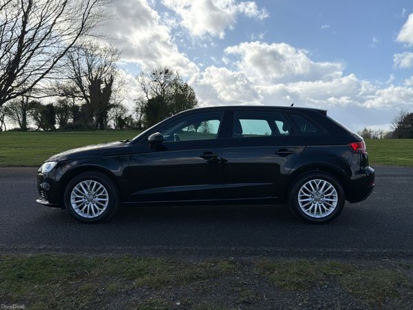 Audi A3 2017 TDI 1.6 only 66000 KM 384569286