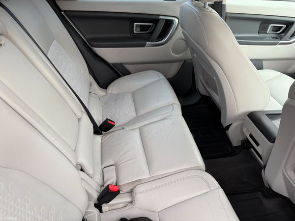 Land Rover Discovery Sport 2016 384569826