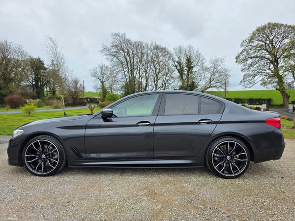 BMW 5-Series 2017 384535948