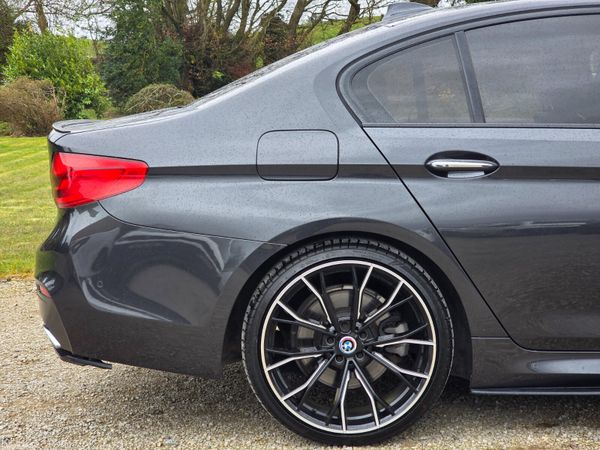 BMW 5-Series 2017 384535952