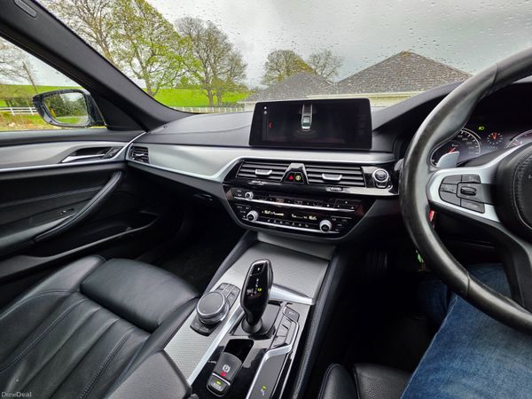 BMW 5-Series 2017 384535960