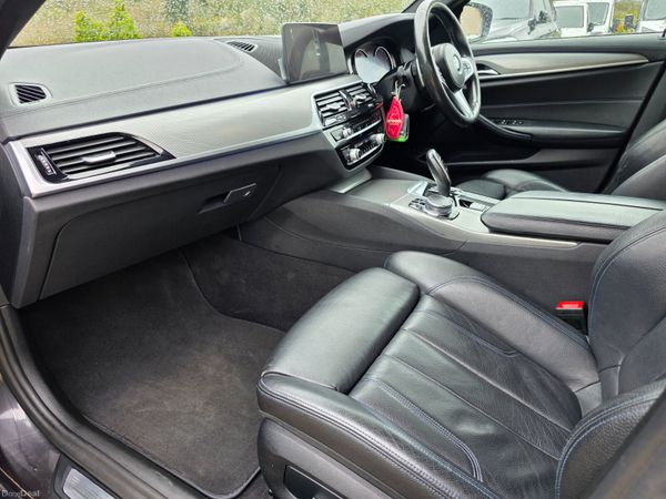 BMW 5-Series 2017 384535962