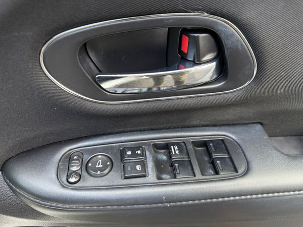 Honda Vezel 2015 384665688