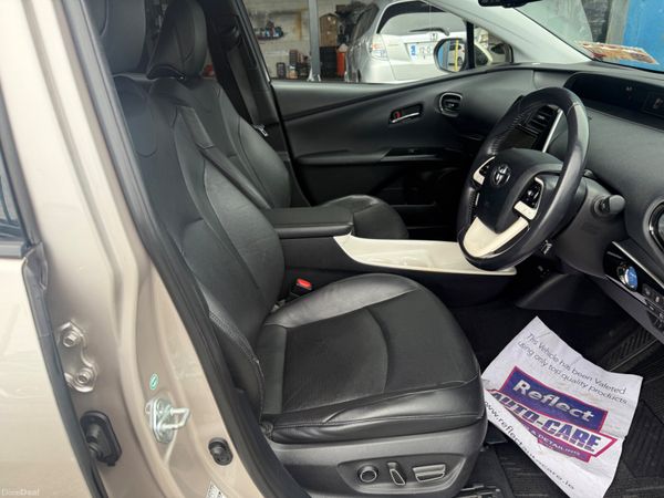 2017 Toyota Prius Hybrid Auto/ G leather Top spec 384665988