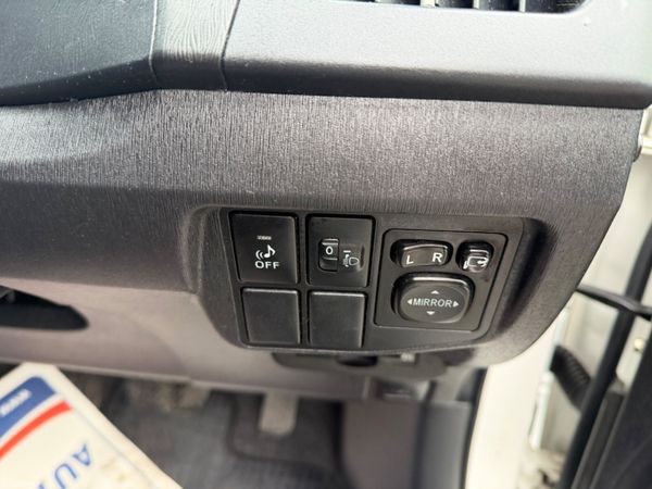 Toyota Prius 2012 384694070