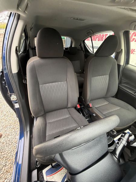 Toyota aqua 2019 384694390