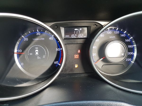 HYUNDAI IX35.. LOW KM...NCT PASS TODAY 384603898