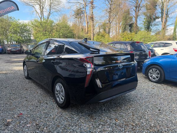 Toyota Prius 2018 384607262