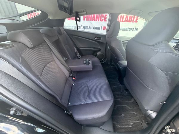 Toyota Prius 2018 384607350