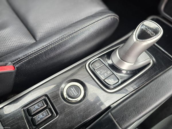 MITSUBISHI OUTLANDER PHEV // NCT AND TAX 384608222