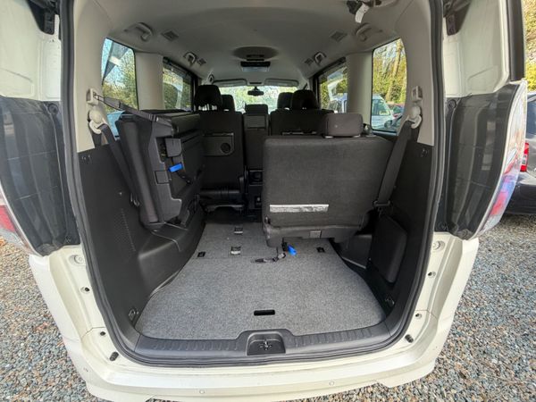 Nissan Serena 2017 384609398