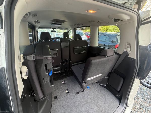 Nissan Serena 2017 384609400