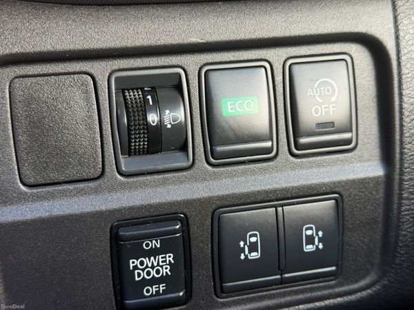 Nissan Serena 2017 384609402