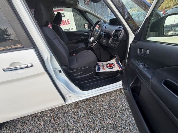 Nissan Serena 2017 384609406