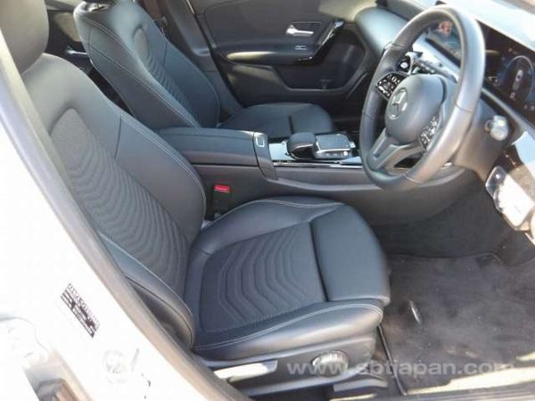 Mercedes A Class 2021/12 384610960