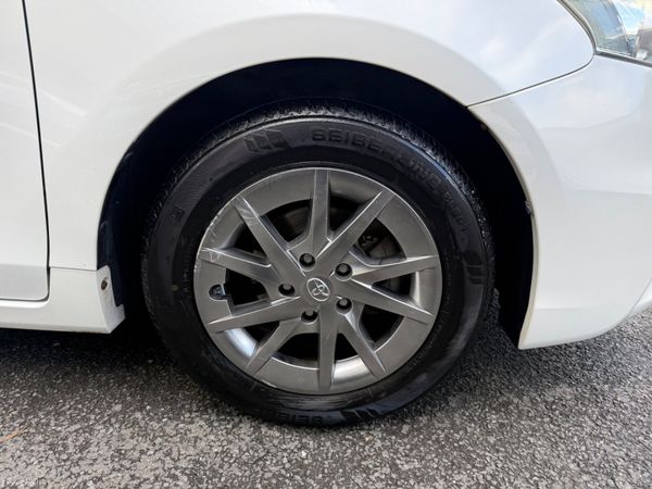 2013 Toyota Prius Alpha 7 Seater 1.8 Hybrid 384616848