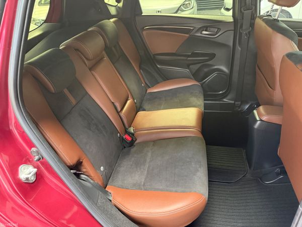 Honda Fit 2018 384762586