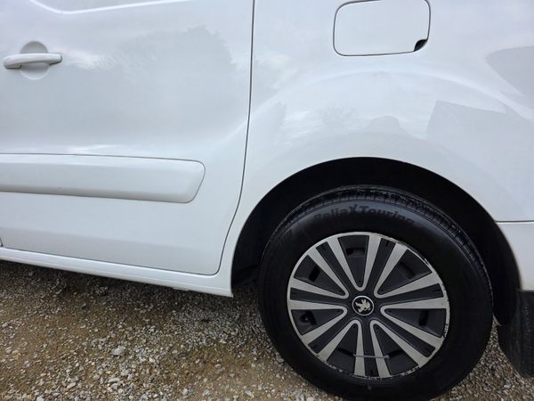 Peugeot Partner 2018 384771888