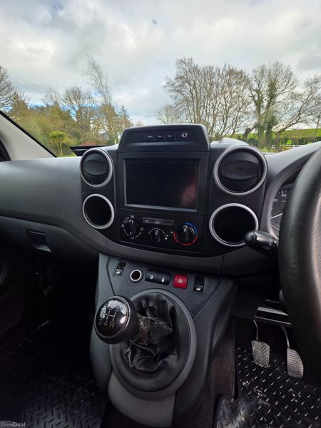 Peugeot Partner 2018 384771904