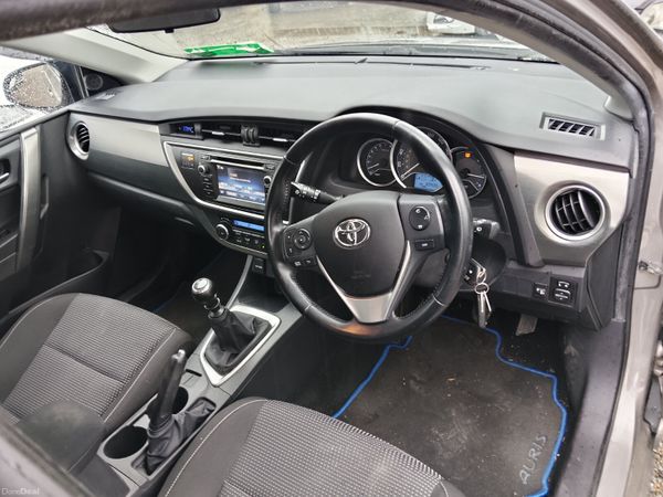 Toyota Auris 1.3 Manual 384792376