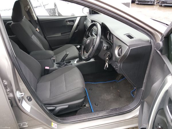 Toyota Auris 1.3 Manual 384792378