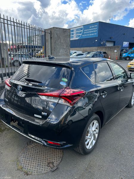 Toyota Auris 384873208
