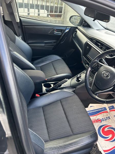 Toyota Auris 384873214