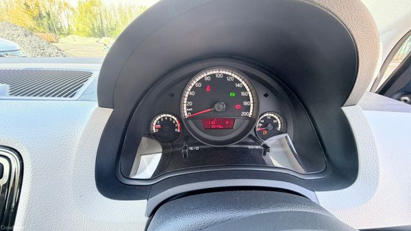 Volkswagen up! 2015 384804732