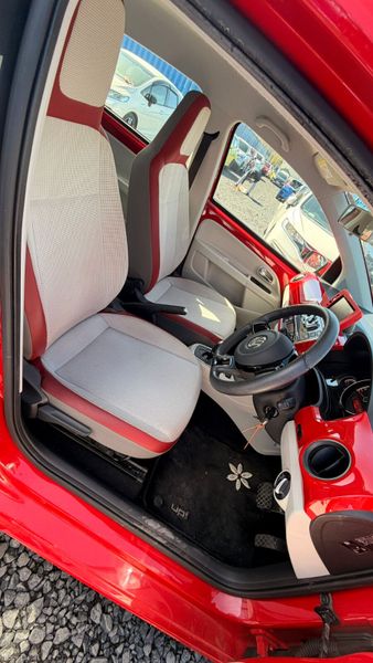 Volkswagen up! 2014 384820512