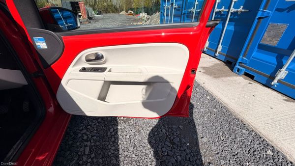 Volkswagen up! 2014 384820530