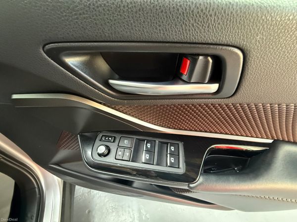 2017 Toyota C-HR 1.8 Hybrid Auto, Top Specs 384833036