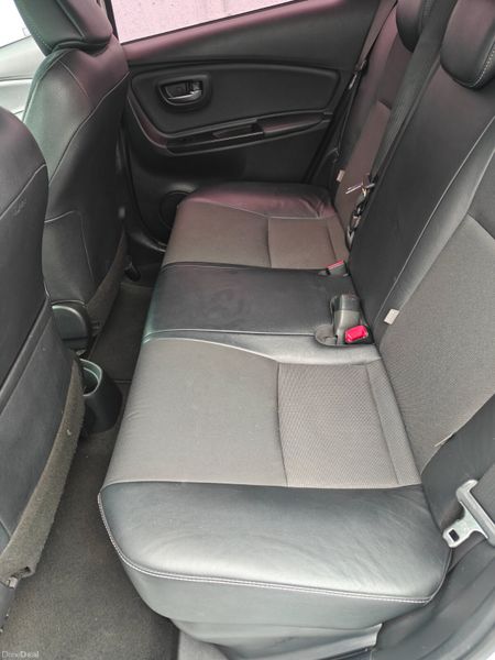 151 Toyota Yaris Auto TOP SPEC 384946418